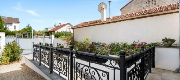 Casa de 4 dormitorios en Colombes, France No. 297041 16