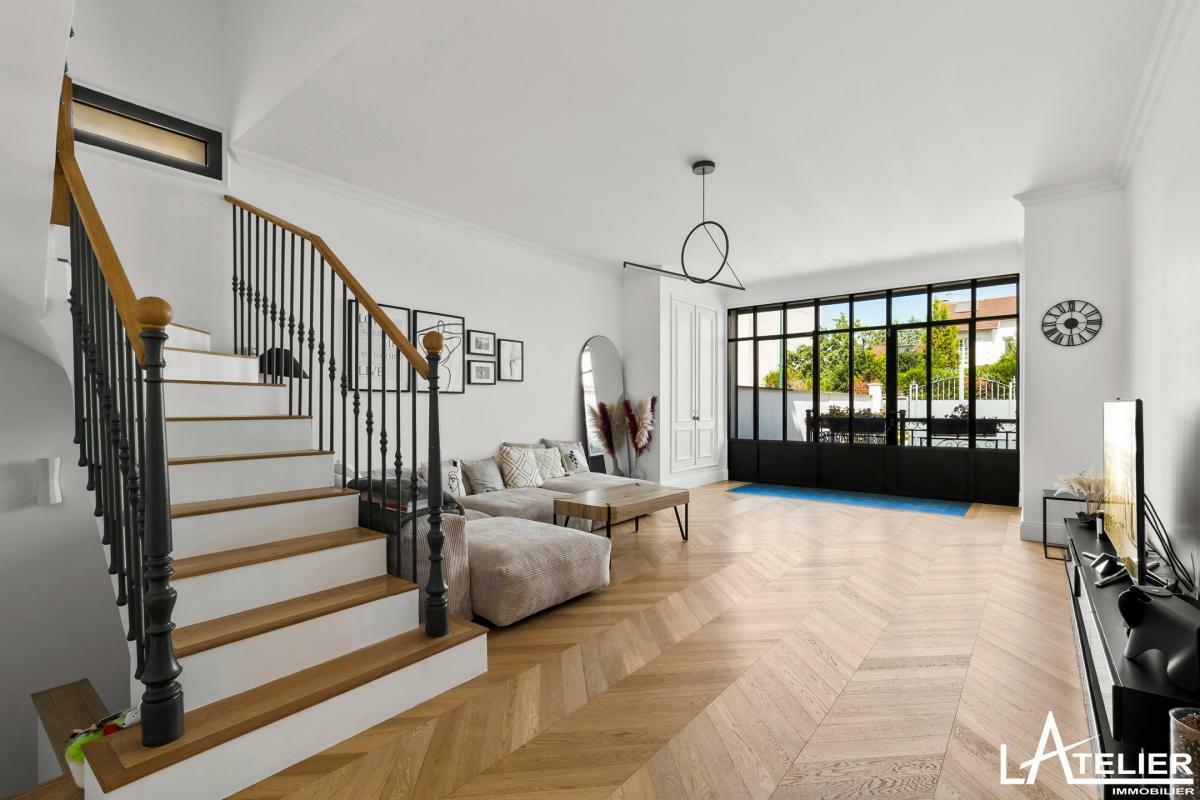 Casa de 4 dormitorios en Colombes, France No. 297041