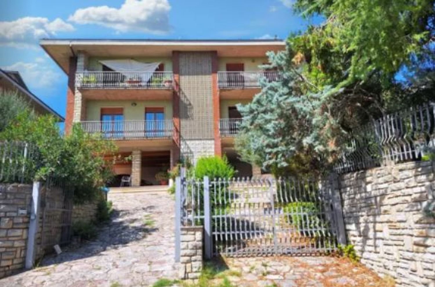 Вилла с 9 комнатами в Перуджа, Италия № 46692