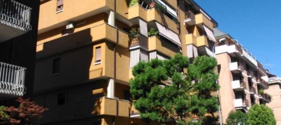 13 rooms Apartment in Busto Arsizio, Italy No. 312018 6