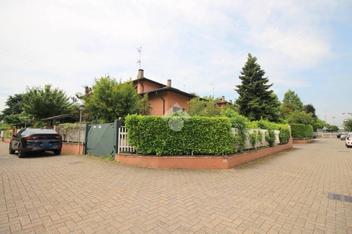 3 Schlafzimmer Villa in Rho, Italy, Nr. 374090