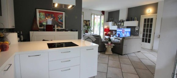 3 Schlafzimmer Villa in Rho, Italy, Nr. 374090 9