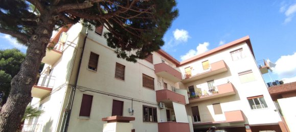 5 rooms Apartment in Vittoria, Italy No. 70962 4