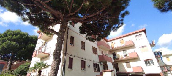 5 rooms Apartment in Vittoria, Italy No. 70962 3