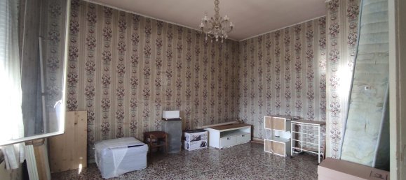 5 rooms Apartment in Vittoria, Italy No. 70962 8