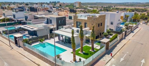 Villa de 4 dormitorios en Dehesa De Campoamor, Spain No. 189232 15