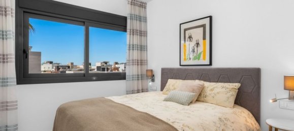 Villa de 4 dormitorios en Dehesa De Campoamor, Spain No. 189232 10