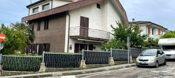 7-salle Appartement à Montemarciano, Italy No. 217365 30