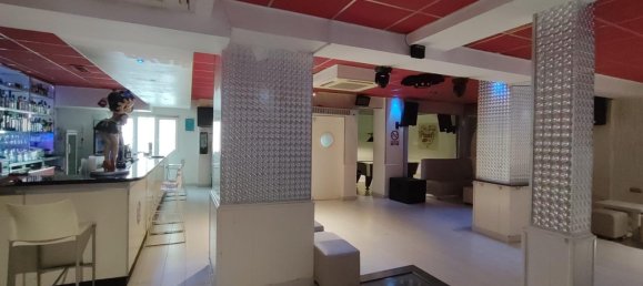170 m² propiedad comercial en venta en Villamartin, Alicante, Comunidad Valenciana, Spain № 365464 3
