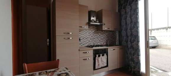 2-salle Appartement à Foggia, Italy No. 40519 3