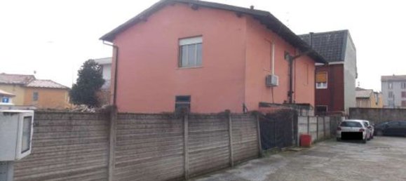 Studio in Melegnano, Italy No. 208548 3
