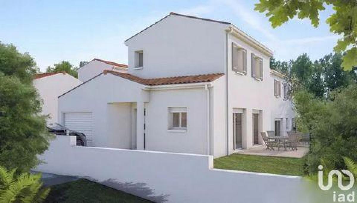 3 bedrooms House in Royan, France No. 31880