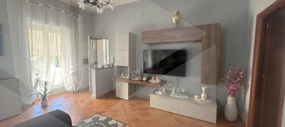 2 bedrooms Apartment in Naples, Italy No. 28526 6