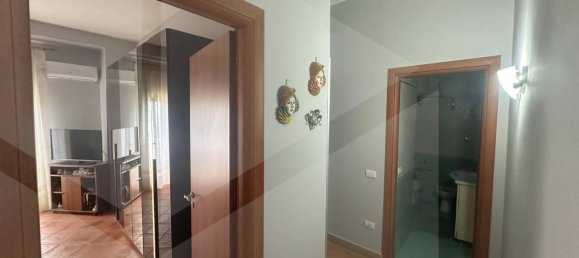 2 bedrooms Apartment in Naples, Italy No. 28526 4