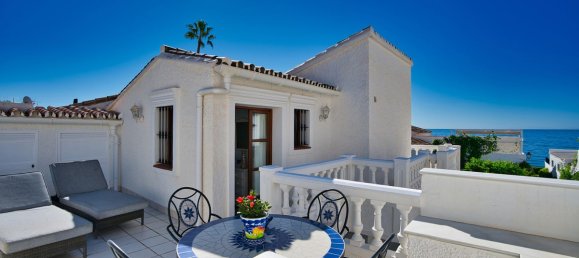 3 bedrooms Townhouse in Estepona, Spain No. 49742 3