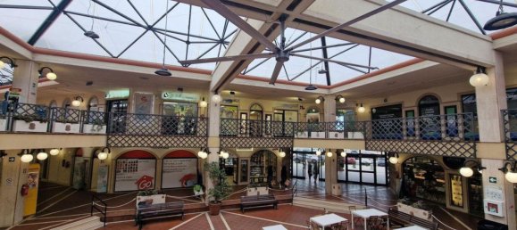 486m² Commercial property in Anzio, Italy No. 376316 2