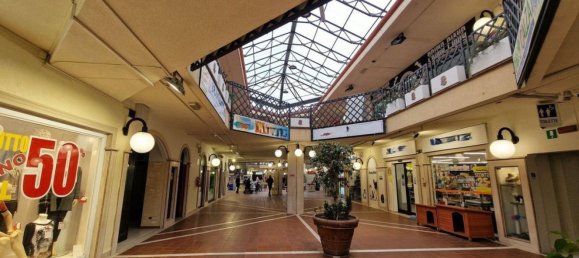 486m² Commercial property in Anzio, Italy No. 376316 5