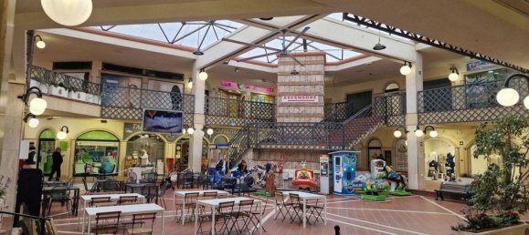 486m² Commercial property in Anzio, Italy No. 376316 3