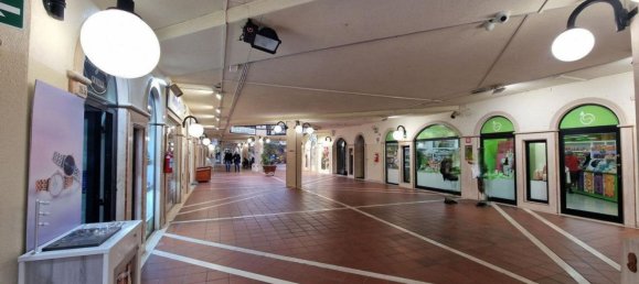 486m² Commercial property in Anzio, Italy No. 376316 4