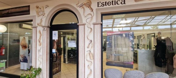 486m² Commercial property in Anzio, Italy No. 376316 8