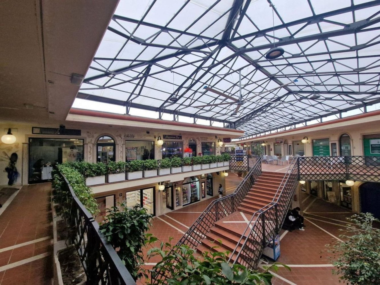 486m² Commercial property in Anzio, Italy No. 376316