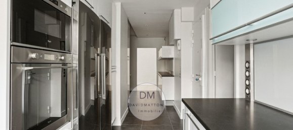 3 bedrooms Apartment in Paris, France No. 171979 8