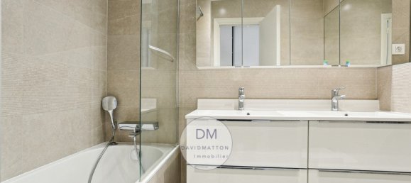 3 bedrooms Apartment in Paris, France No. 171979 10