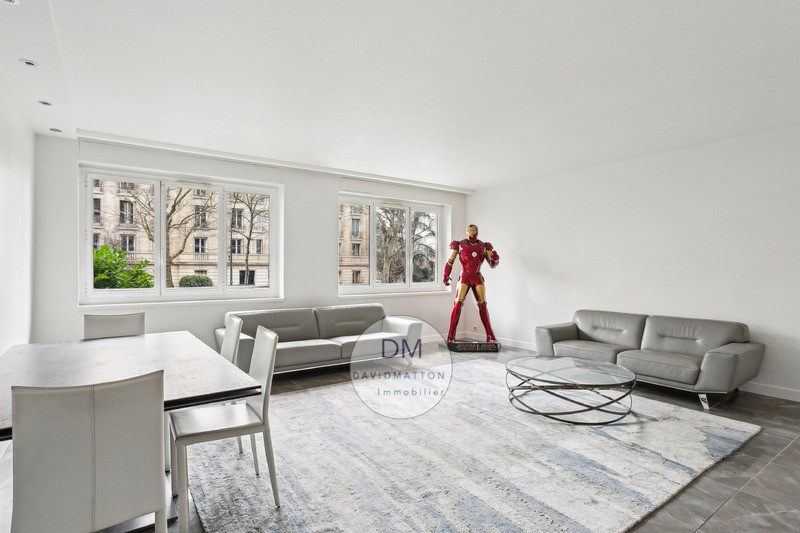 3 bedrooms Apartment in Paris, France No. 171979