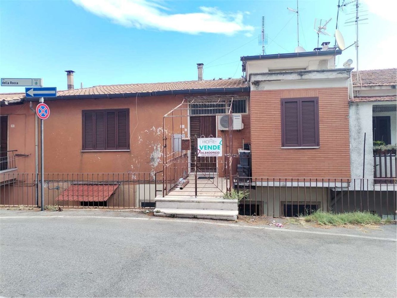 5 rooms Apartment in Mentana, Italy No. 277559