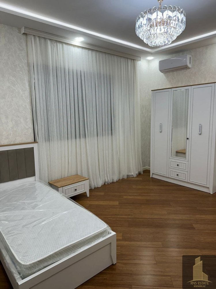 4 bedrooms Apartment in Khatay, Azerbaijan No. 1562