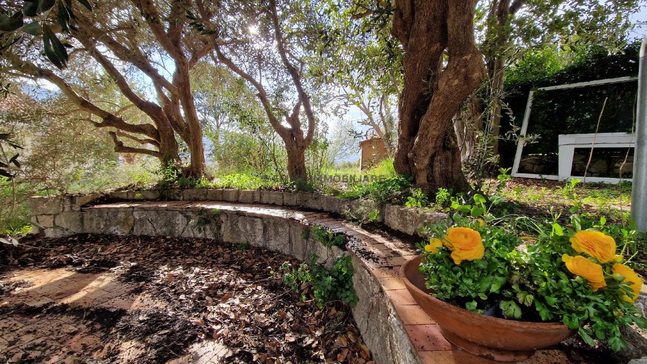 Villa de 6 habitaciónes en Ascoli Piceno, Italy No. 9429