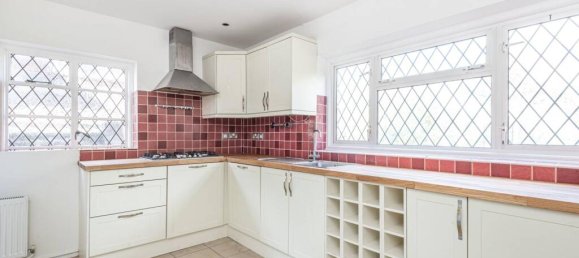 5 bedrooms House in Wembley, United Kingdom No. 9489 4