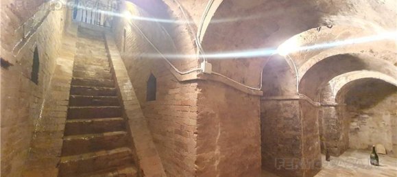 5 bedrooms Villa in Montegranaro, Italy No. 129601 2