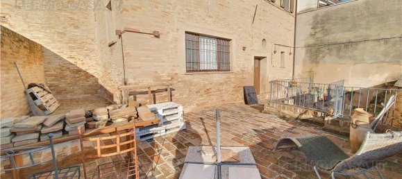 5 bedrooms Villa in Montegranaro, Italy No. 129601 6