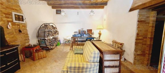 5 bedrooms Villa in Montegranaro, Italy No. 129601 4