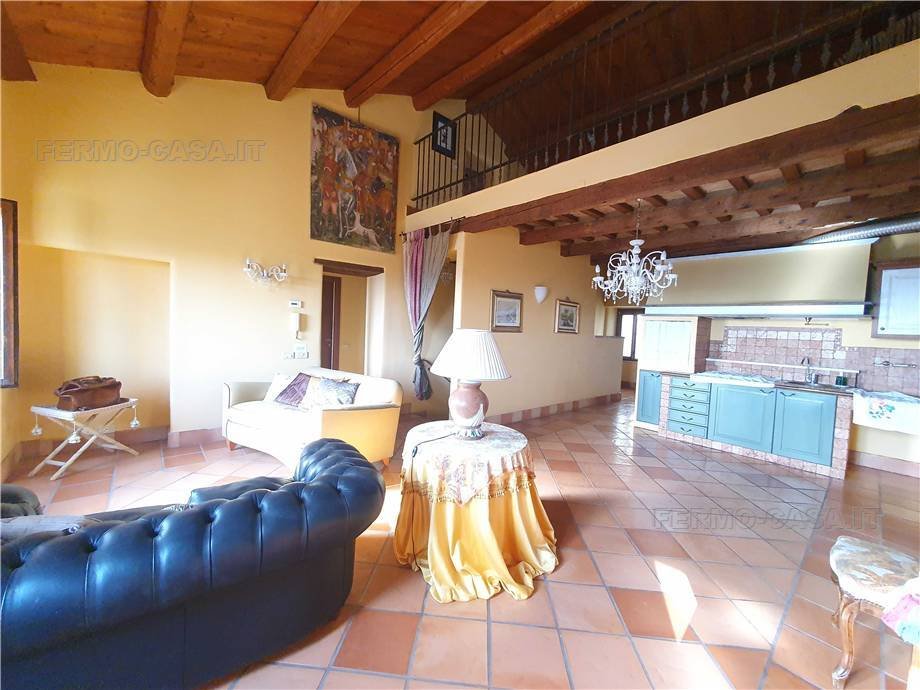 5 bedrooms Villa in Montegranaro, Italy No. 129601