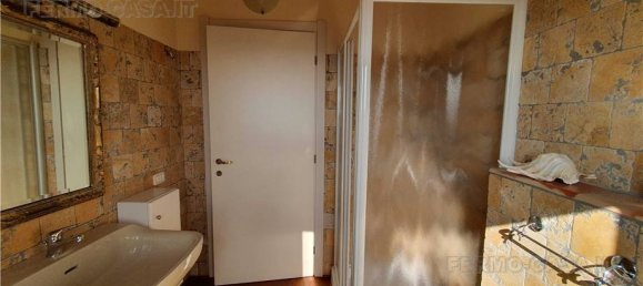 5 bedrooms Villa in Montegranaro, Italy No. 129601 11