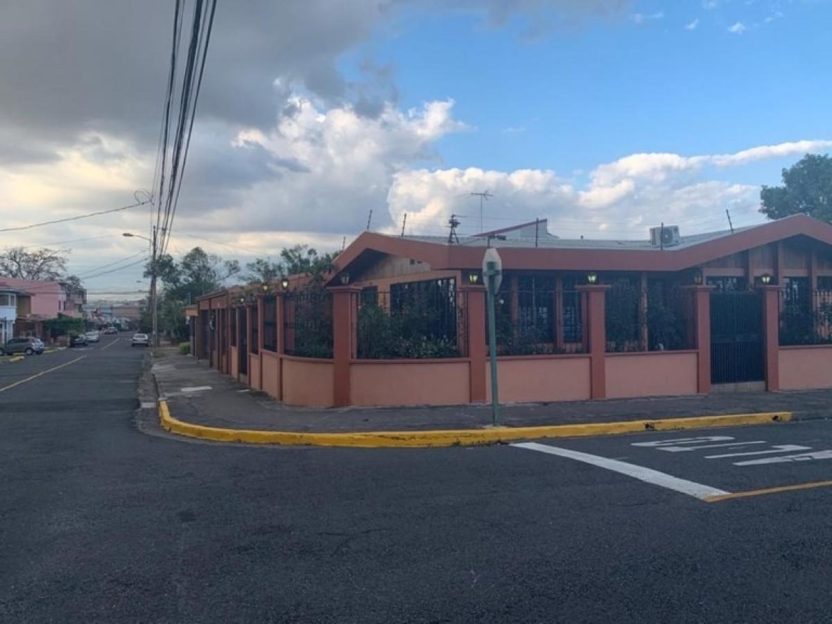 4 bedrooms House in San Jose, Costa Rica No. 1210