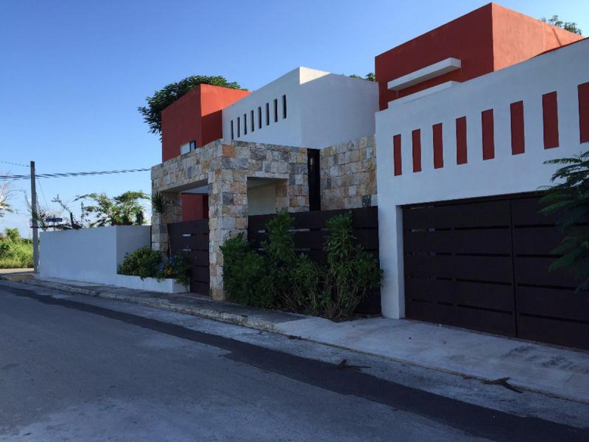 Casa de 3 dormitorios en Mérida, Mexico No. 33221
