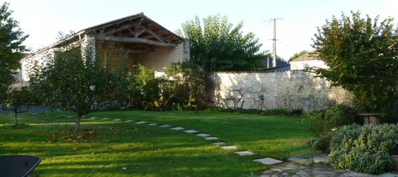4 bedrooms House in Saint-Saturnin-du-Bois, France No. 101886 2