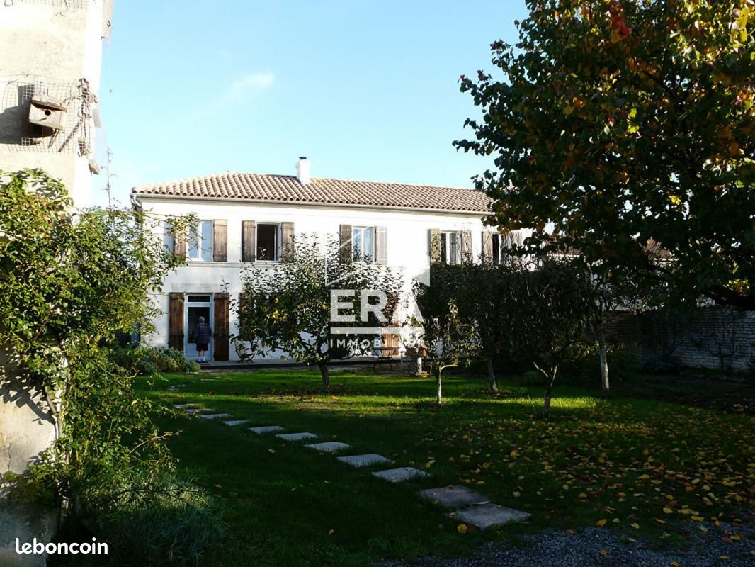 4 bedrooms House in Saint-Saturnin-du-Bois, France No. 101886