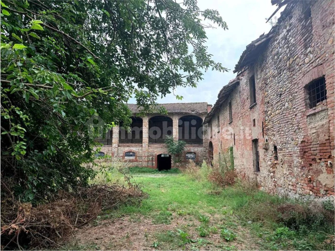 5 rooms Commercial property in Rivanazzano Terme, Italy No. 346673