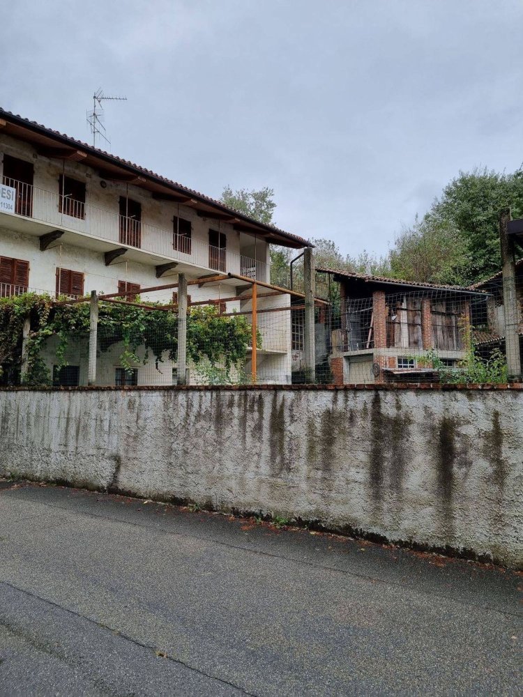 8 rooms House in Banchette, Italy No. 189377