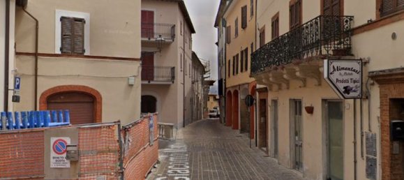 5 rooms Apartment in Pioraco, Italy No. 96712 2
