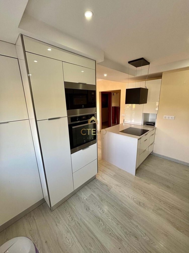 4 bedrooms Apartment in Loures, Portugal No. 330051