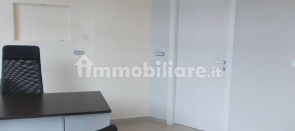 Коммерческая недвижимость с 1 комнатой в Турин, Италия № 373308 12