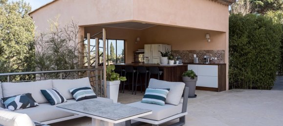 5 bedrooms Villa in Cannes, France No. 38274 2