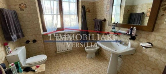 6 bedrooms Villa in Carrara, Italy No. 215073 23