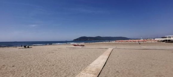 6 bedrooms Villa in Carrara, Italy No. 215073 33