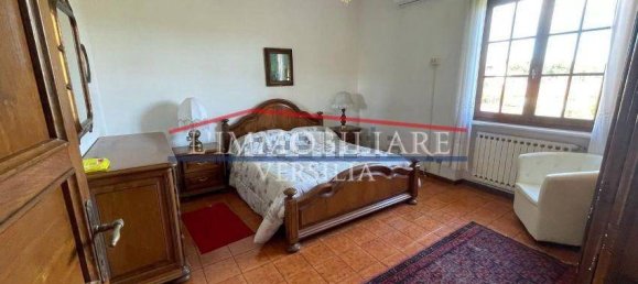 6 bedrooms Villa in Carrara, Italy No. 215073 16